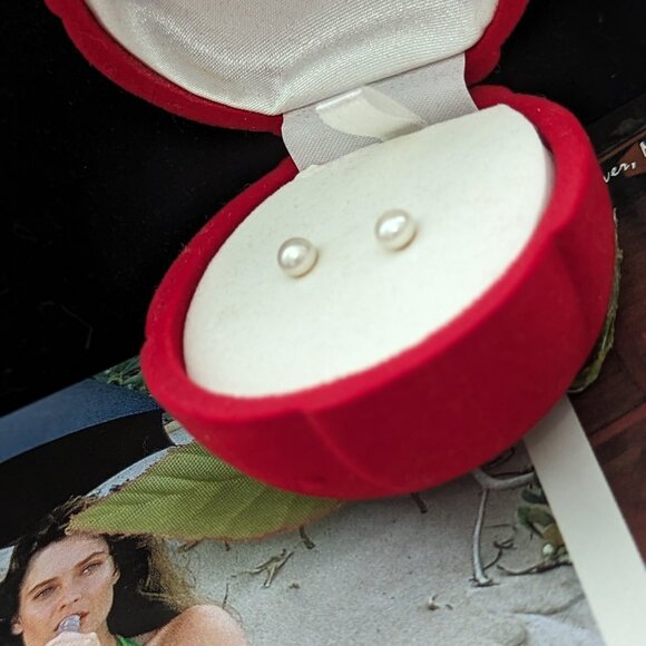 Earrings on an Apple Pearl Pierced Post Petite 8mm diam Steel Posts Avon - Picture 1 of 8